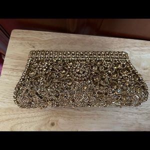 Small party clutch